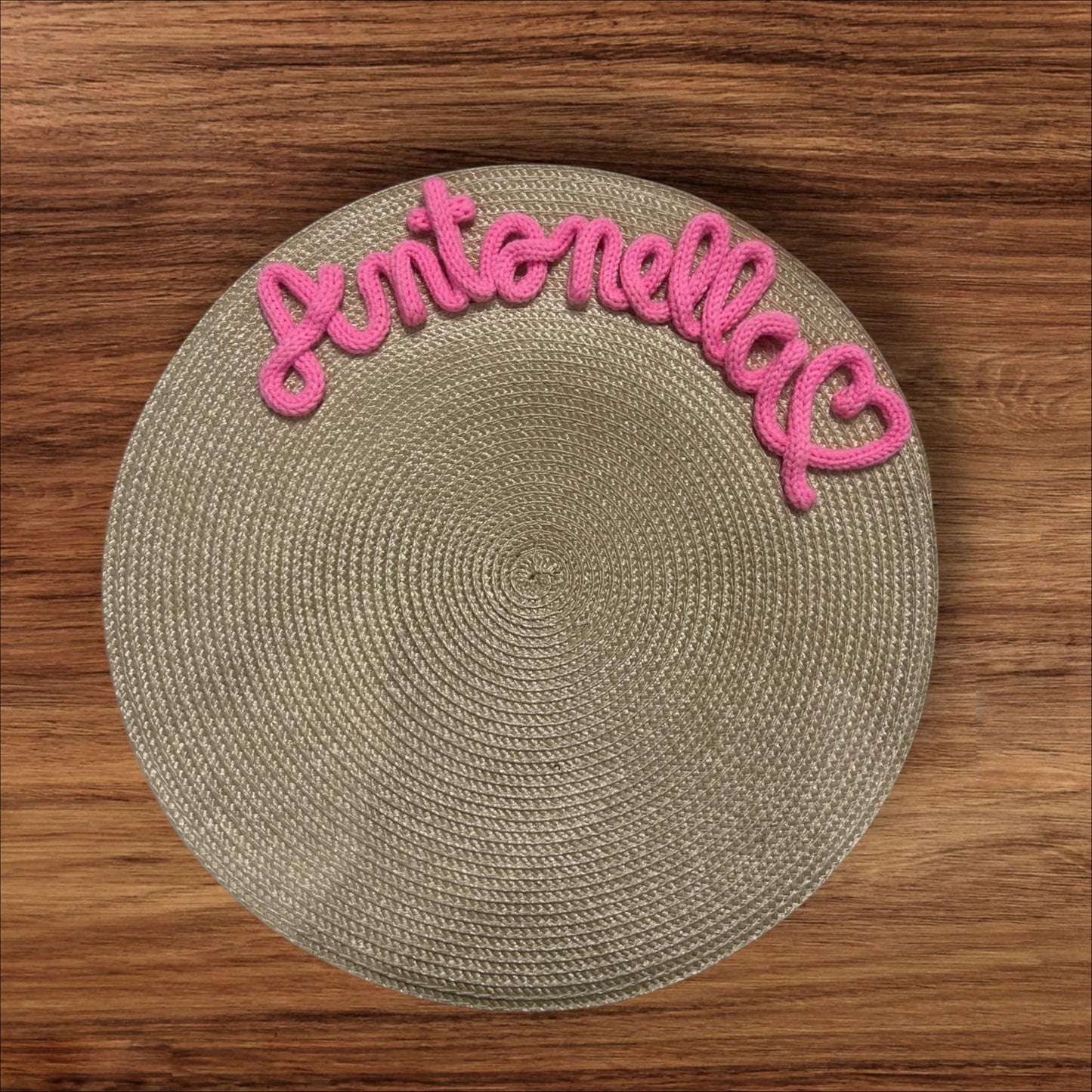 Tovaglietta Beige americana rotonda personalizzata in tricotin. - #intreccio_lia#